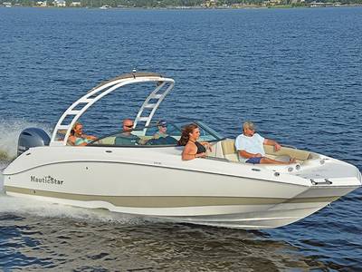 A group of 5 people relax as they cruise on the water in a NauticStar 243 DC deck boat.